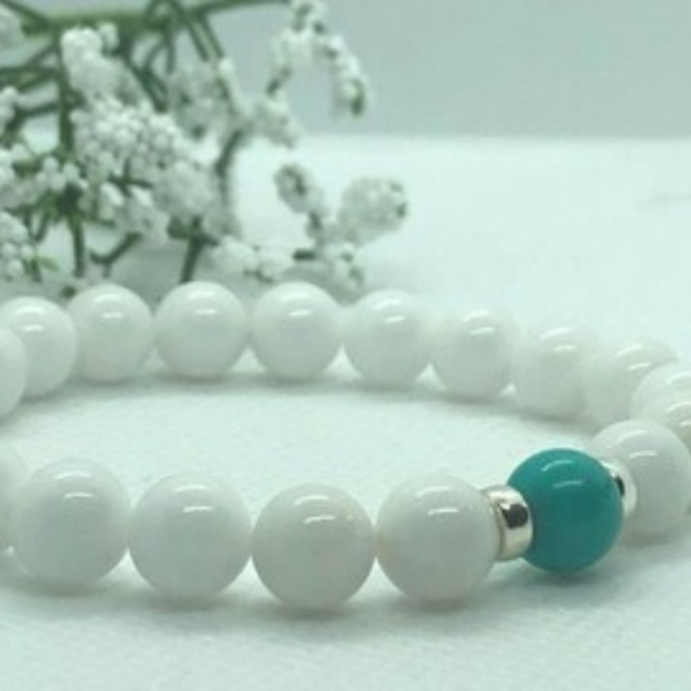Arctic White Jade 8mm Beaded Bracelet with Turquoise Accent- Stretch Bracelet